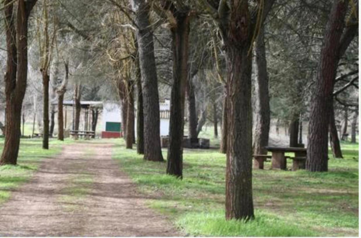 El Granado Villa Piedrabuena Luaran gambar